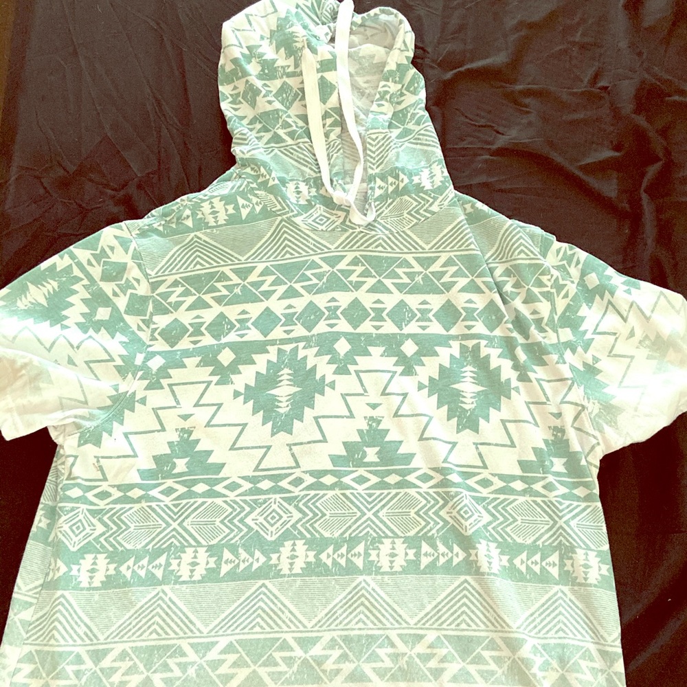 Hooded shirt